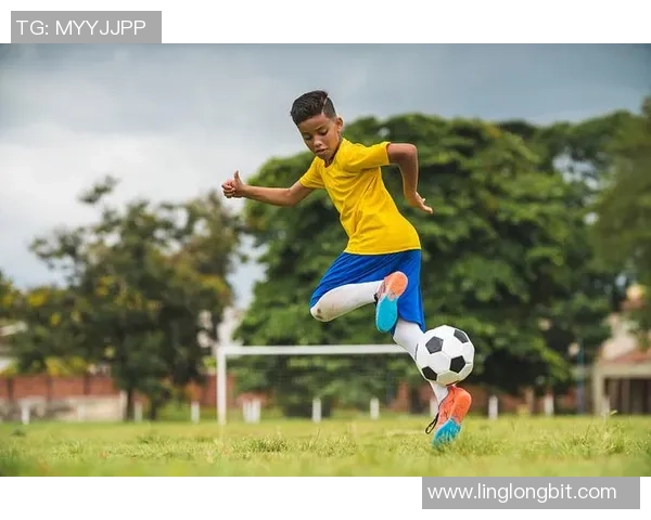 追逐绿茵梦想我的理想是成为一名优秀的足球运动员